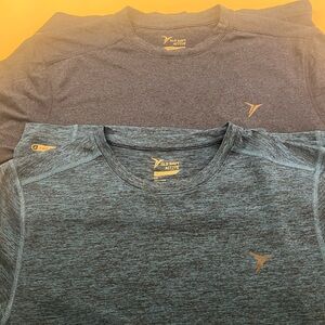 OLD NAVY MENS GO-DRY CREW-NECK T-SHIRTS
2 SHIRTS-1 NAVY & 1 HEATHER BLUE  SMALL